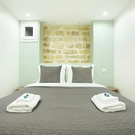 Rent A Room - Charon 3 Apartment *