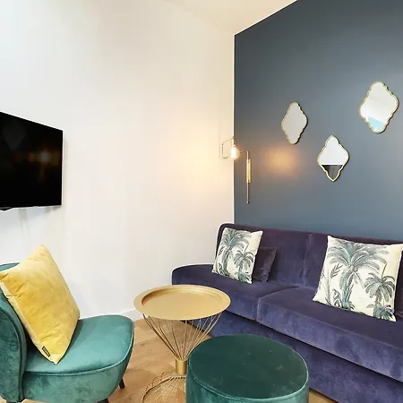 Rent A Room - Charon 3 *