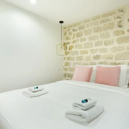 Apartman Rent A - Charon 3 *