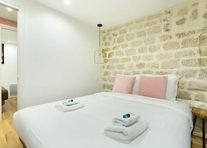 Apartament Rent A - Charon 3 *